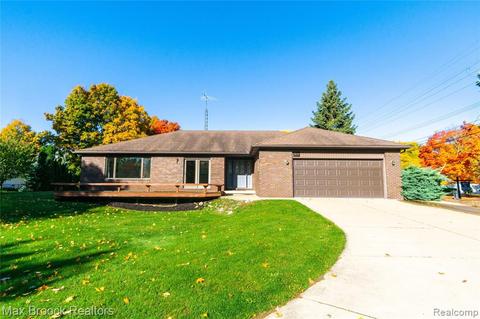 919 Spring St, Howell, MI 48843 photo 1