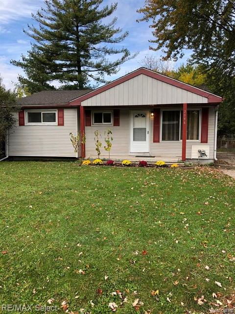 2096 Algonac Dr, Flint, MI 48532 photo 1