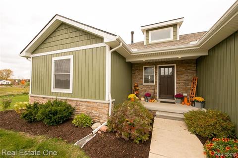 2746 Clivedon Rd, Howell, MI 48843 photo 1