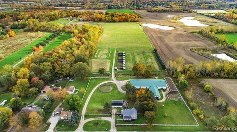 8282 E Richfield Rd, Davison, MI 48423 photo 1