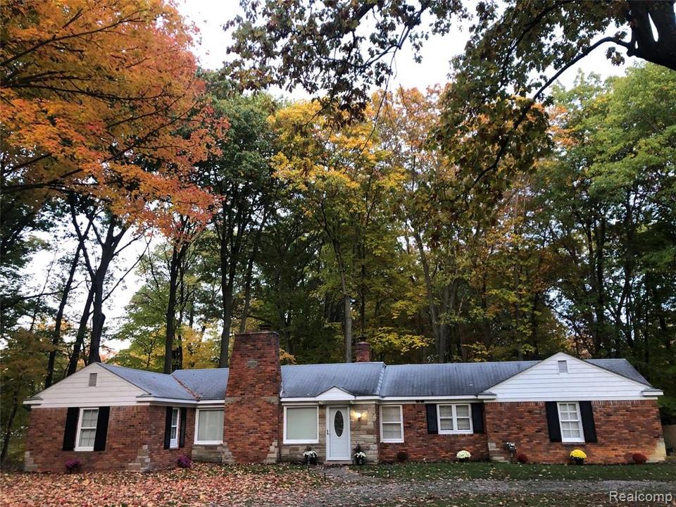 23620 Oak Glen Dr, Southfield, MI 48033 1 photo MLS 2200087738