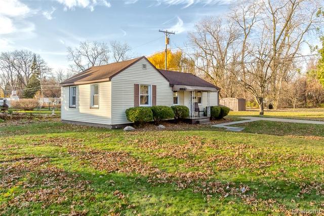 29916 Hennepin St Garden City Mi 48135 16 Photos Mls 2200093762 Movoto