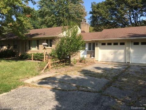 1876 Eager Rd, Howell, MI 48855 photo 1