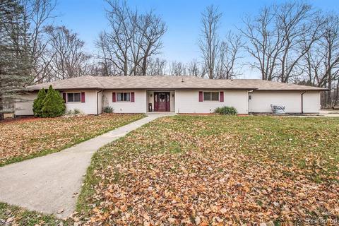2512 Eason Dr, Howell, MI 48855 photo 1