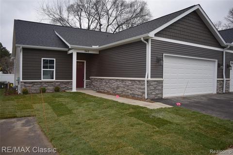 940 E Clinton, Howell, MI 48843 photo 1