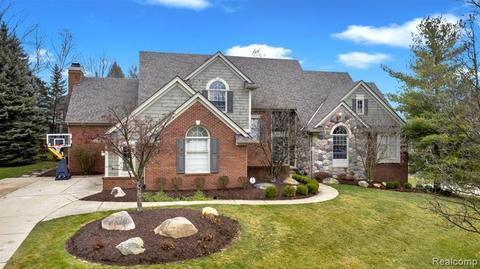 1982 Rainbow Dr, Rochester Hills, MI 48306 photo 1