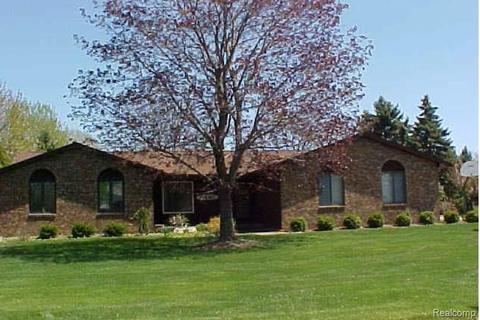 2442 Plainview Dr, Flushing, MI 48433 photo 1