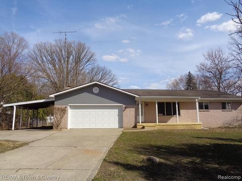 6589 Dalton Dr, Flushing, MI 48433 photo 1