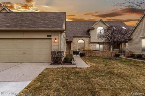 16811 Crystal Dr, Macomb, MI 48042 photo 1