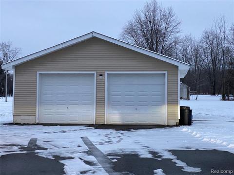 4232 Independence Dr, Flint, MI 48506 photo 1