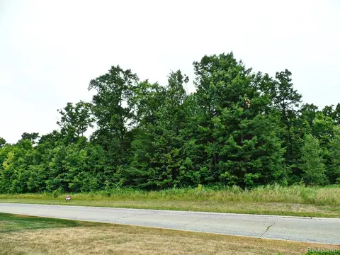 33 Forest Gate Crt Ct, Grand Blanc, MI 48439