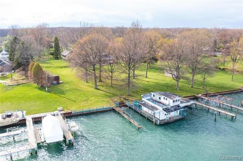 27115 E River Rd, Grosse Ile, MI 48138 photo 1
