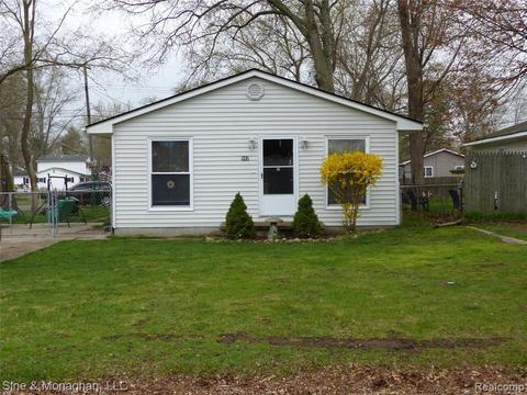 947 Liberty St, Algonac, MI 48001 photo 1