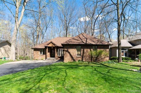 362 River Woods Dr, Flushing, MI 48433 photo 1