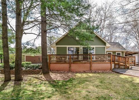 3266 Junior Dr, Pinckney, MI 48169 photo 1