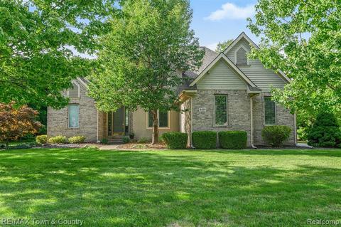 8221 Krysta Ct, Flushing, MI 48433 photo 1