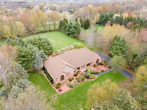 295 Sequoia Ln, Leonard, MI 48367 photo 1