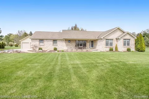 140 Oak Bark Dr, Howell, MI 48843 photo 1