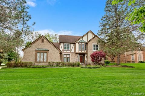 2345 Hidden Pine Dr, Troy, MI 48098 photo 1