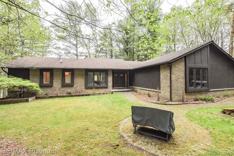 716 W Davis Rd, Howell, MI 48843 photo 1