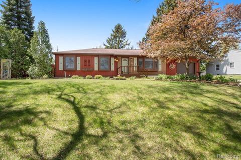 251 Cornell St, Howell, MI 48843 photo 1