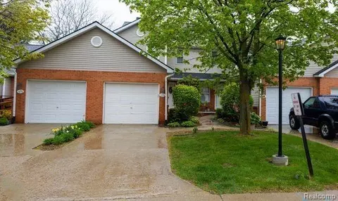1324 Steeplechase Ct, Howell, MI 48843 photo 1