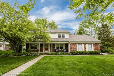 2774 Waterloo Dr, Troy, MI 48084 photo 1