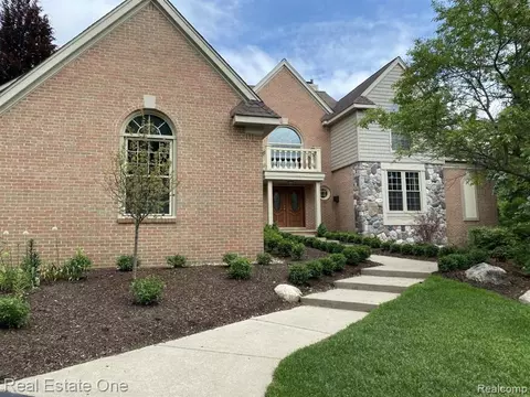 6355 Cherry Tree Ct, Rochester Hills, MI 48306 photo 1