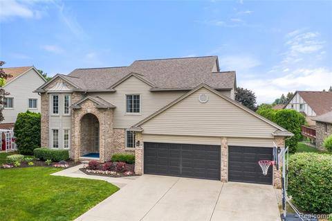 19361 Gloria Dr, Macomb, MI 48044 photo 1