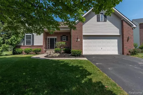 740 Devon Ct, MI 48382 photo 1