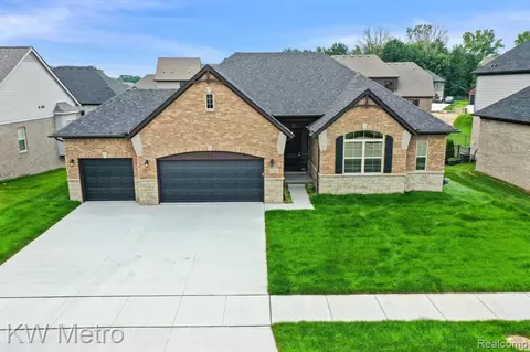 21948 E Majestic Dr, Macomb, MI 48044 photo 1