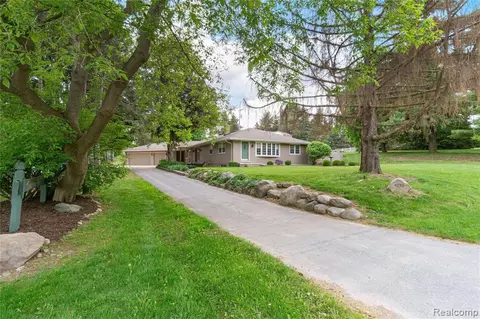 4250 Brighton Rd, Howell, MI 48843 photo 1