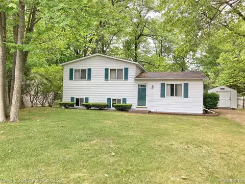 7108 Park St E, Caseville, MI 48725 photo 1