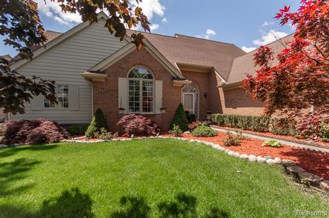 6576 Apple Blossom Trl, West Bloomfield, MI 48322 photo 1