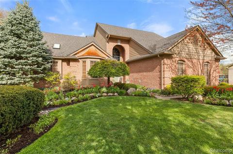 49869 Riverside Dr, Macomb, MI 48044 photo 1