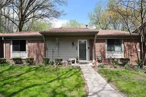 29725 Farmbrook Villa Ln, Southfield, MI 48034 photo 1