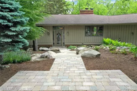 2695 Dutton Rd, Rochester Hills, MI 48306 photo 1