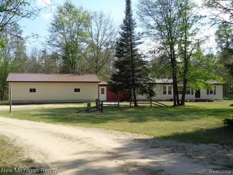 360 E Pioneer Rd, Roscommon, MI 48653 photo 1