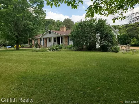 4776 Mack Rd, Howell, MI 48855 photo 1