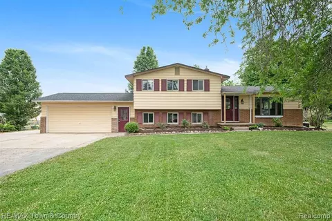 6377 Dalton Dr, Flushing, MI 48433 photo 1