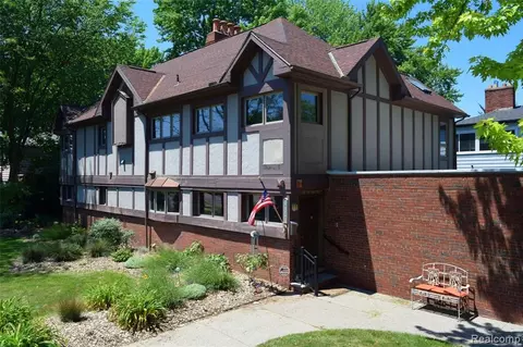 17031 E Jefferson Ave, Grosse Pointe, MI 48230 photo 1