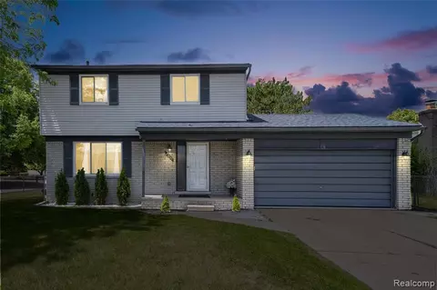 29655 Mackenzie Cir E, Warren, MI 48092 photo 1