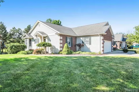 4093 Squire Hill Dr, Flushing, MI 48433 photo 1