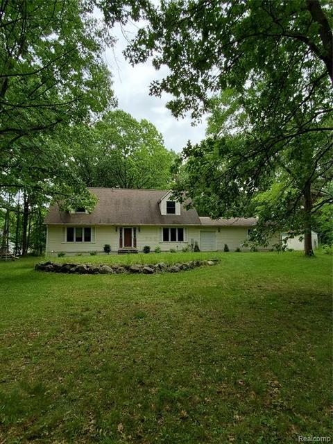 1956 S Kellogg Rd, Brighton, MI 48114 photo 1