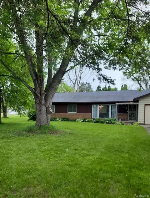 8166 Vanadia Dr, Mount Morris, MI 48458 photo 1