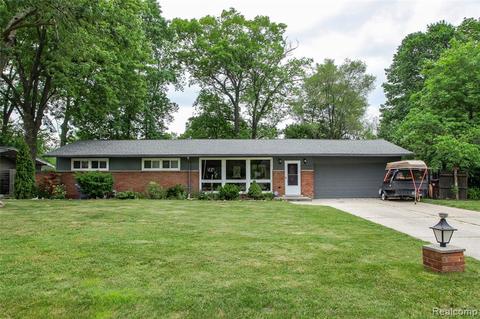 37450 Whitney Dr, Wayne, MI 48184 photo 1