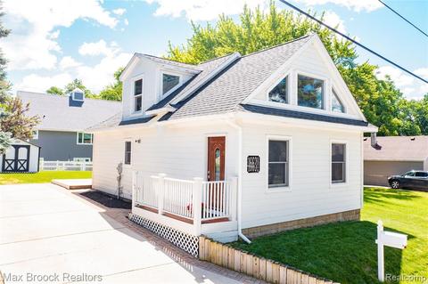 1663 Beechmont St, Keego Harbor, MI 48320 photo 1