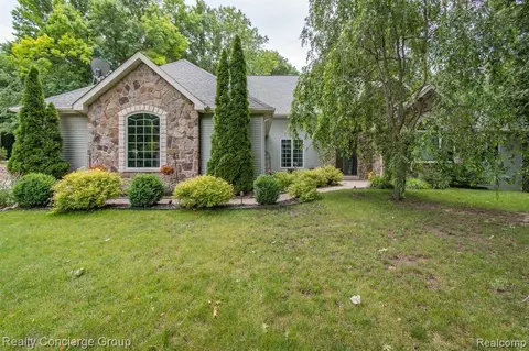 2741 Black Eagle Rdg, Howell, MI 48843 photo 1