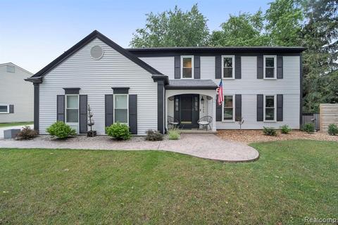 1024 E Fairview Ln, Rochester Hills, MI 48306 photo 1