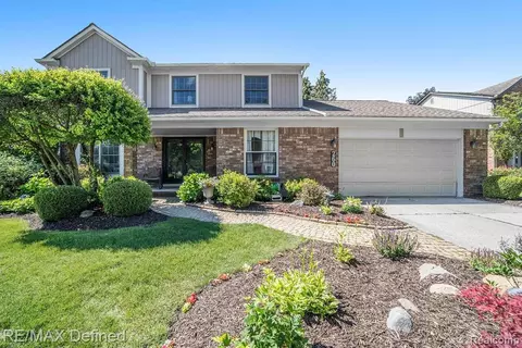 260 Eckford Dr, Troy, MI 48085 photo 1